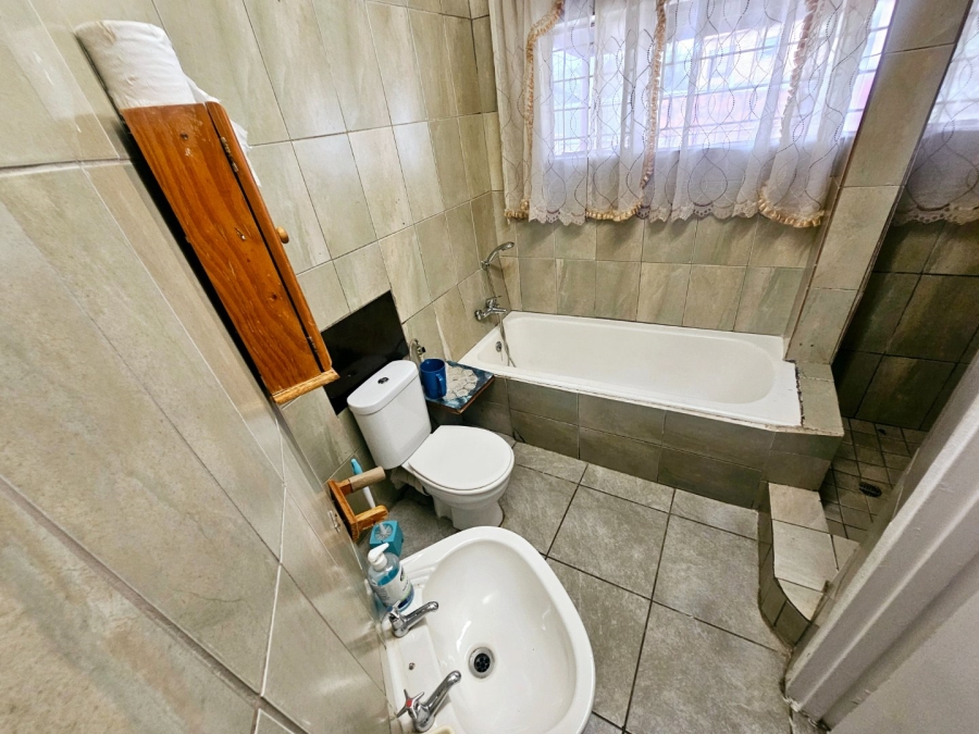 To Let 2 Bedroom Property for Rent in Erasmia Gauteng