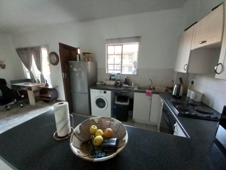 To Let 2 Bedroom Property for Rent in Erand Gardens Gauteng