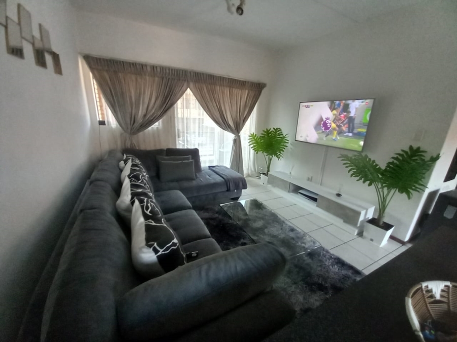 To Let 2 Bedroom Property for Rent in Erand Gardens Gauteng