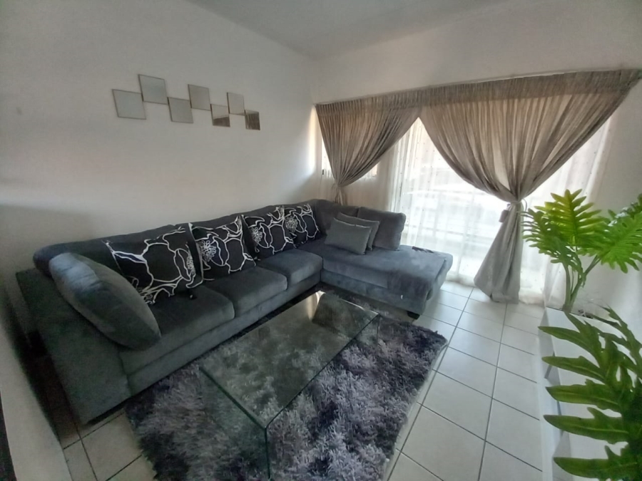 To Let 2 Bedroom Property for Rent in Erand Gardens Gauteng