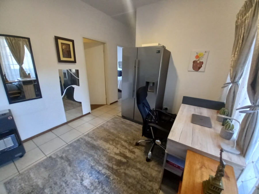 To Let 2 Bedroom Property for Rent in Erand Gardens Gauteng