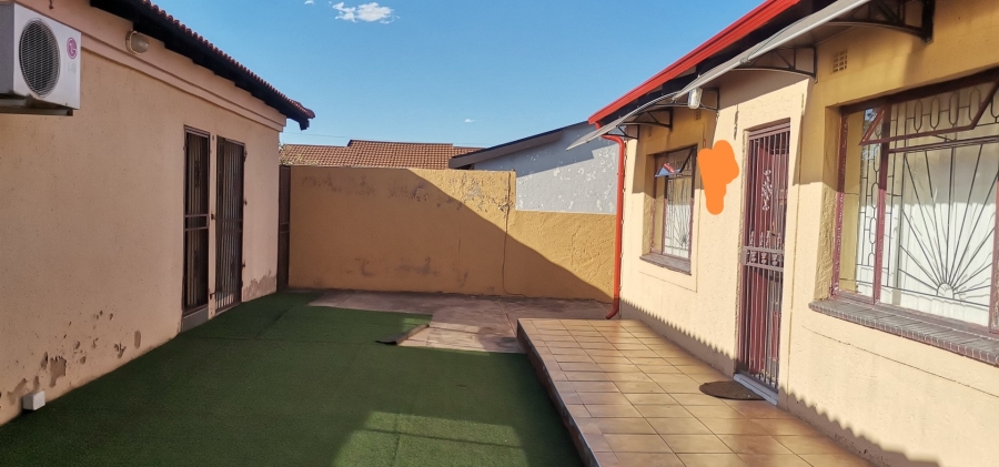 2 Bedroom Property for Sale in Soshanguve BB Gauteng