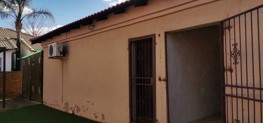 2 Bedroom Property for Sale in Soshanguve BB Gauteng