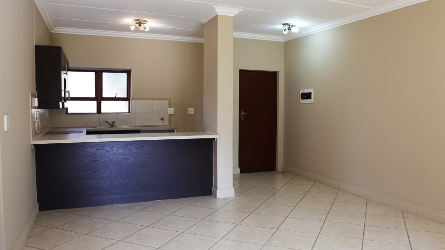 2 Bedroom Property for Sale in Crowthorne AH Gauteng