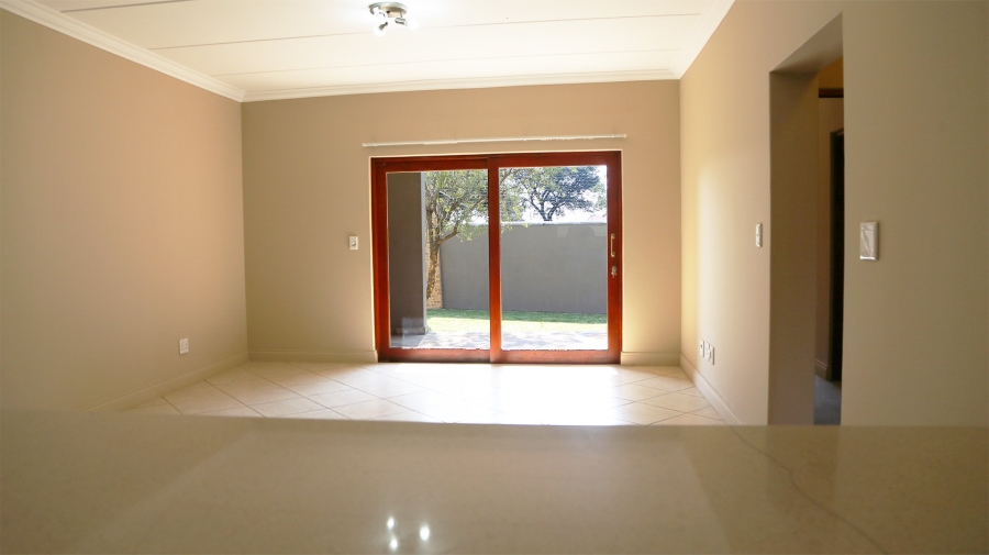 2 Bedroom Property for Sale in Crowthorne AH Gauteng