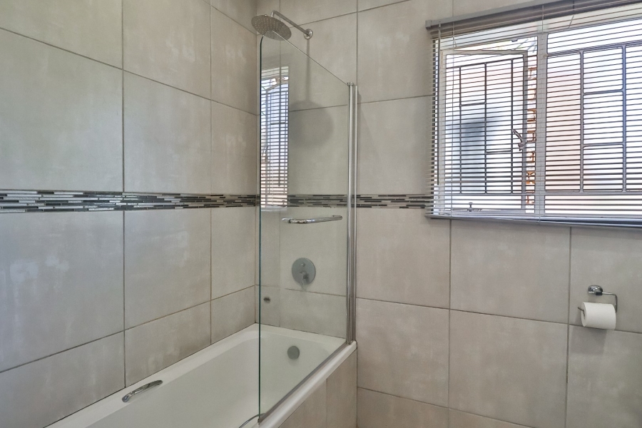 3 Bedroom Property for Sale in Rooihuiskraal Gauteng