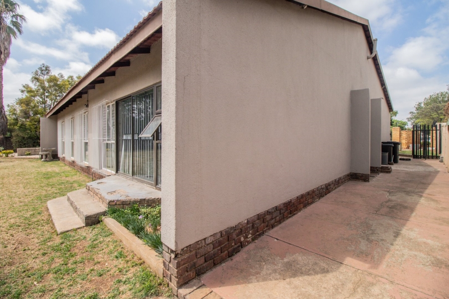 4 Bedroom Property for Sale in Nimrod Park Gauteng