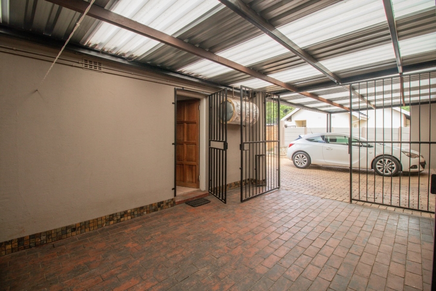 4 Bedroom Property for Sale in Nimrod Park Gauteng