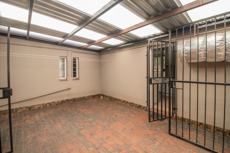 4 Bedroom Property for Sale in Nimrod Park Gauteng