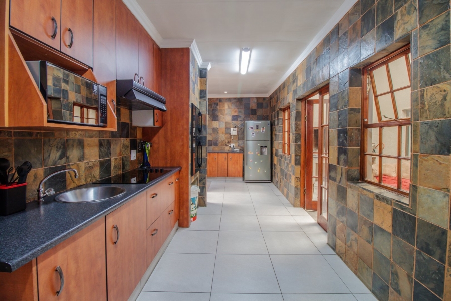 4 Bedroom Property for Sale in Nimrod Park Gauteng