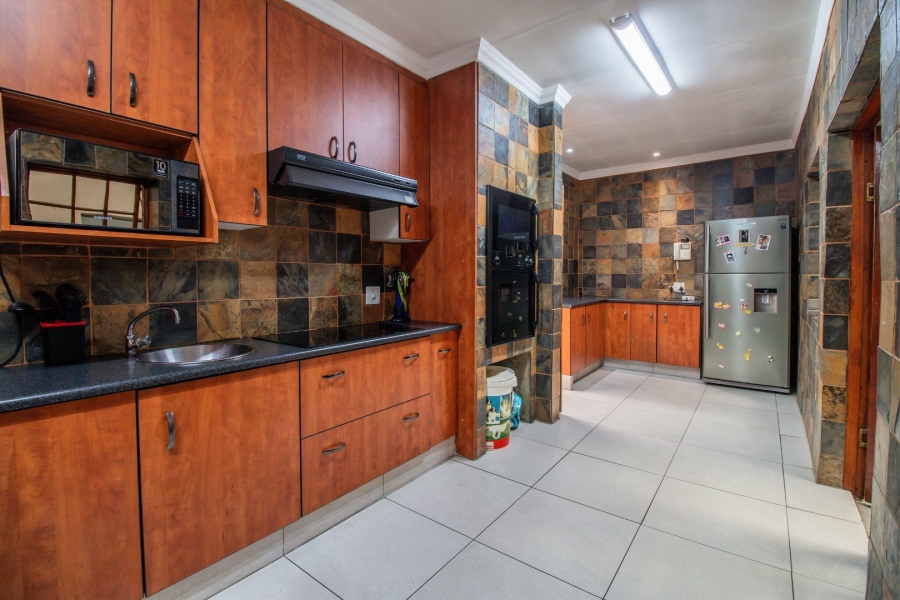 4 Bedroom Property for Sale in Nimrod Park Gauteng