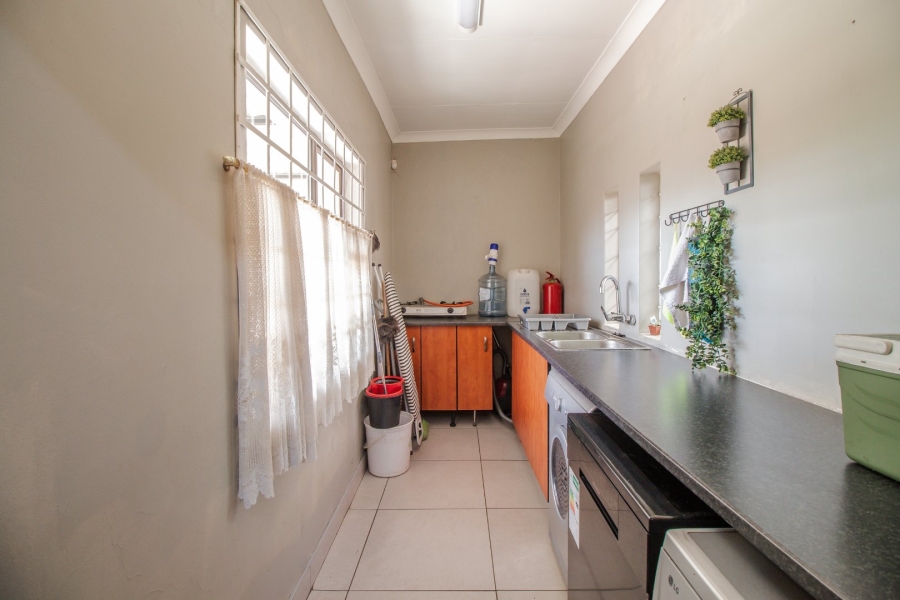 4 Bedroom Property for Sale in Nimrod Park Gauteng