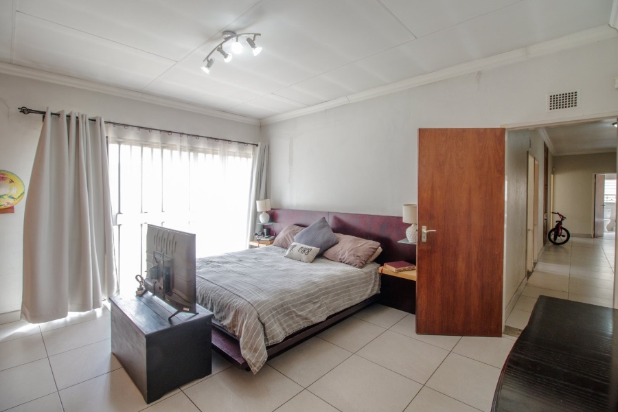 4 Bedroom Property for Sale in Nimrod Park Gauteng