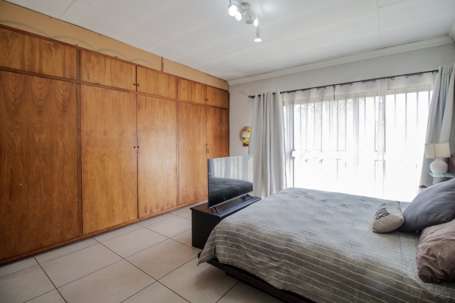 4 Bedroom Property for Sale in Nimrod Park Gauteng