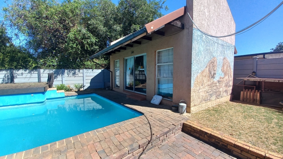 4 Bedroom Property for Sale in Witpoortjie Gauteng