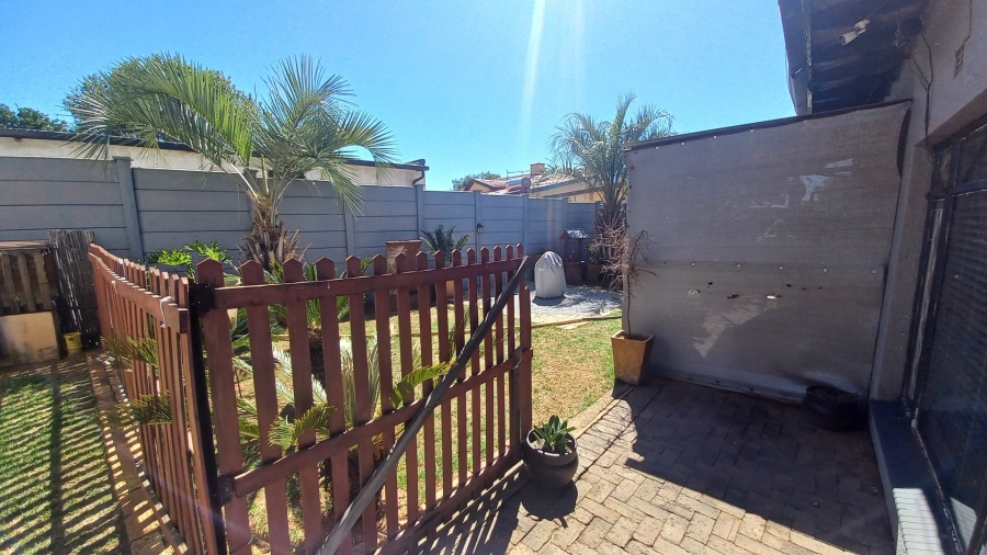 4 Bedroom Property for Sale in Witpoortjie Gauteng