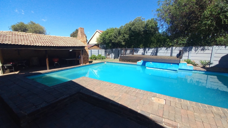 4 Bedroom Property for Sale in Witpoortjie Gauteng