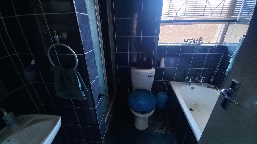 4 Bedroom Property for Sale in Witpoortjie Gauteng