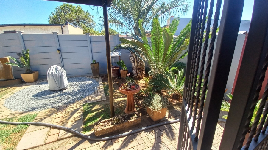 4 Bedroom Property for Sale in Witpoortjie Gauteng