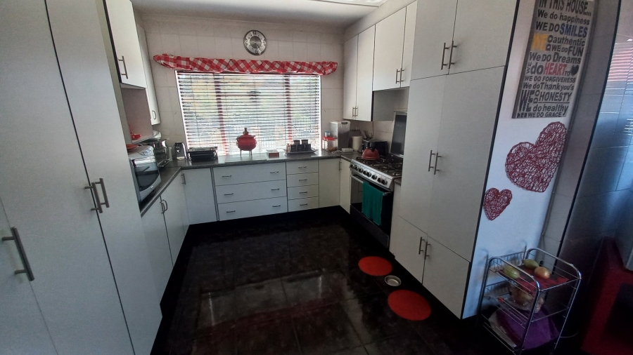 4 Bedroom Property for Sale in Witpoortjie Gauteng