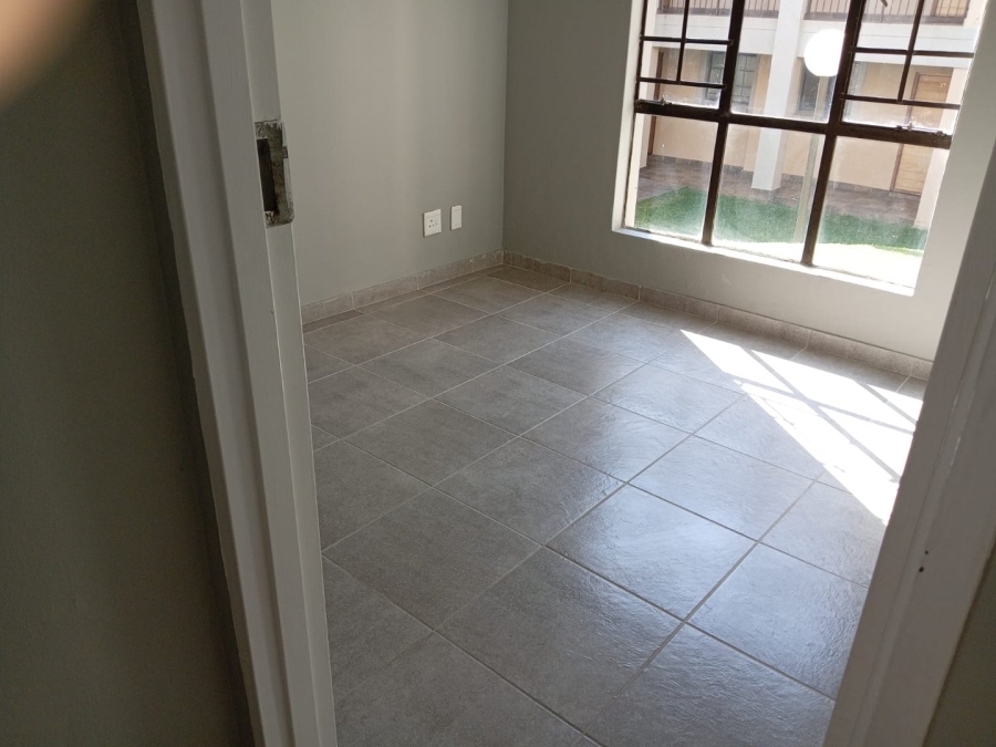 1 Bedroom Property for Sale in Grand Central Gauteng