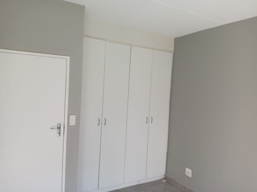 1 Bedroom Property for Sale in Grand Central Gauteng