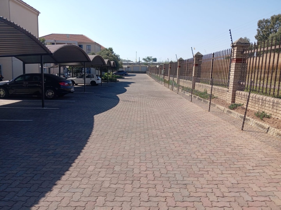 1 Bedroom Property for Sale in Grand Central Gauteng