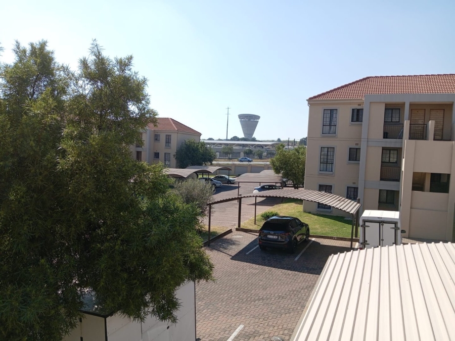 1 Bedroom Property for Sale in Grand Central Gauteng