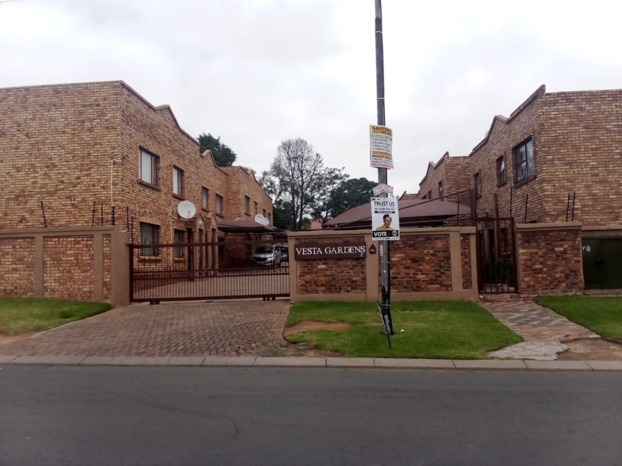 2 Bedroom Property for Sale in Comptonville Gauteng