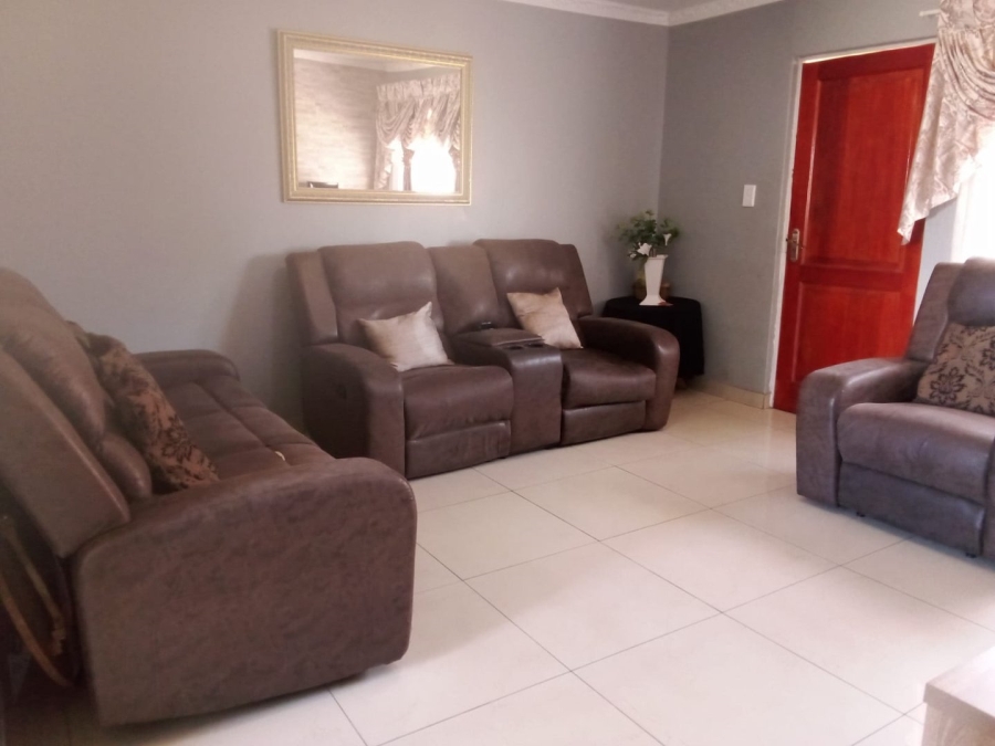 2 Bedroom Property for Sale in Comptonville Gauteng