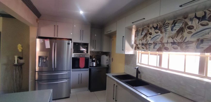 3 Bedroom Property for Sale in Garsfontein Gauteng