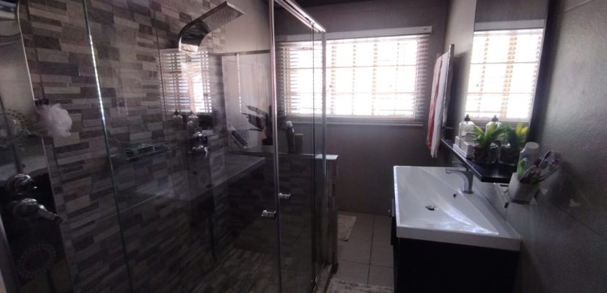 3 Bedroom Property for Sale in Garsfontein Gauteng