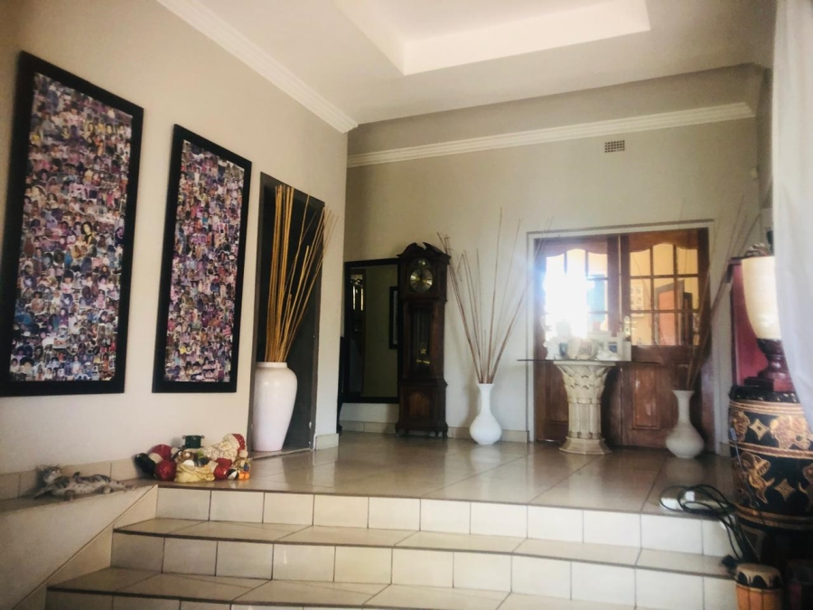 5 Bedroom Property for Sale in Linmeyer Gauteng