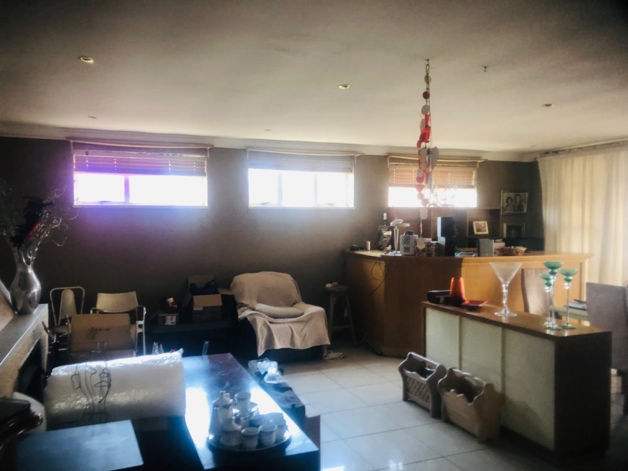 5 Bedroom Property for Sale in Linmeyer Gauteng