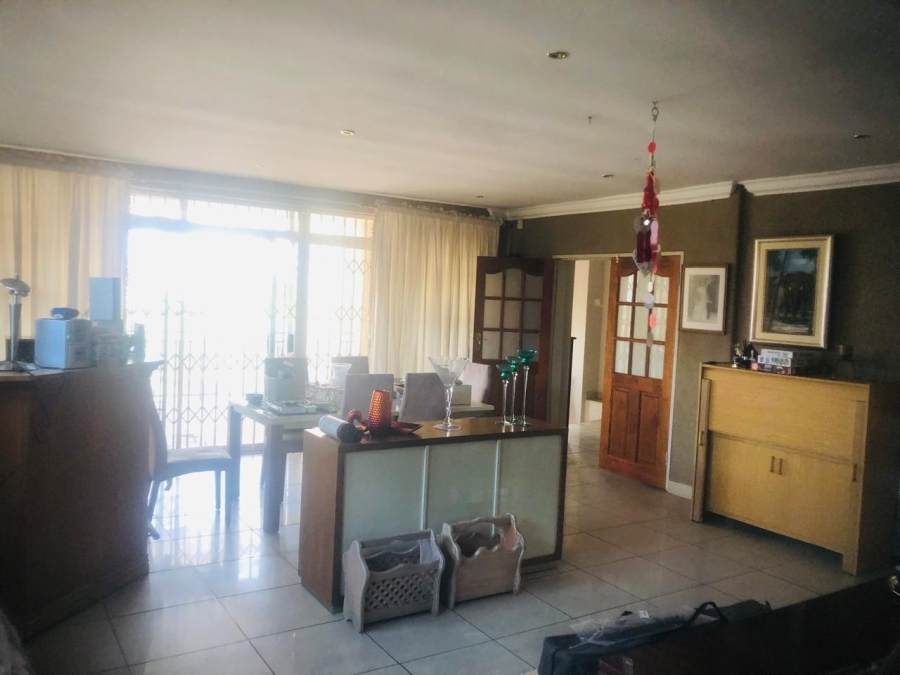 5 Bedroom Property for Sale in Linmeyer Gauteng