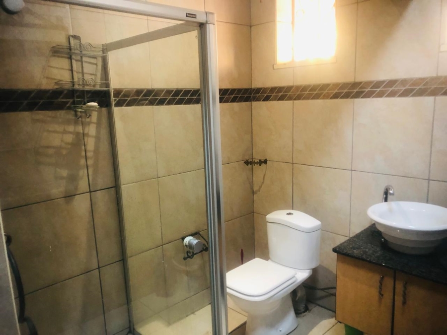 5 Bedroom Property for Sale in Linmeyer Gauteng