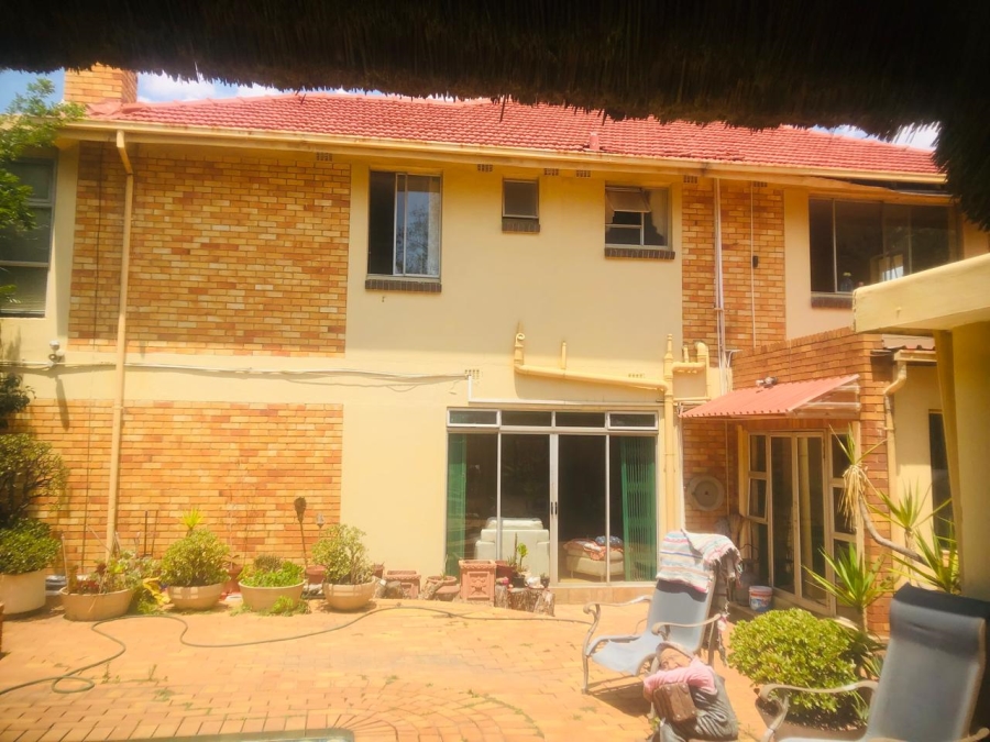 5 Bedroom Property for Sale in Linmeyer Gauteng