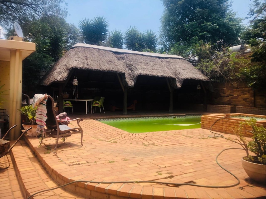 5 Bedroom Property for Sale in Linmeyer Gauteng