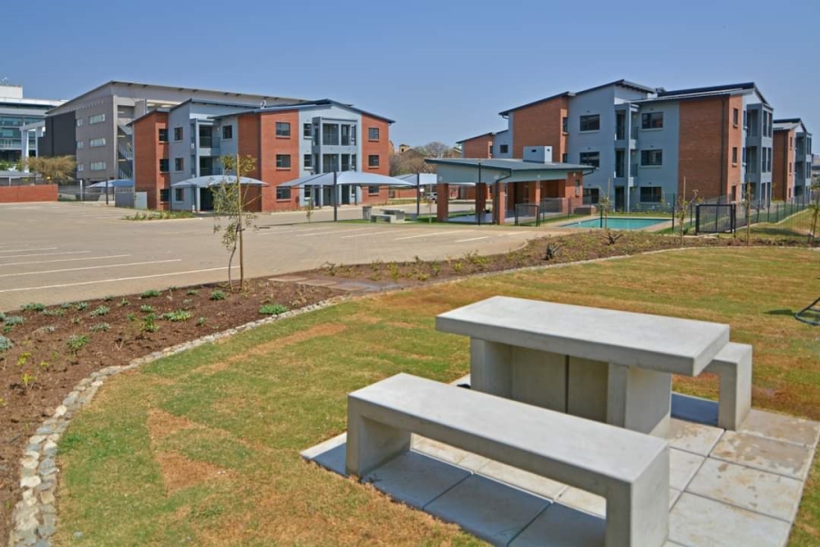 2 Bedroom Property for Sale in Grand Central Gauteng