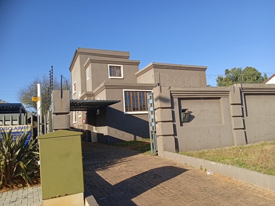 To Let 3 Bedroom Property for Rent in Glen Marais Gauteng