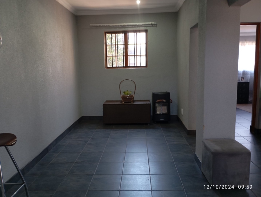 To Let 3 Bedroom Property for Rent in Glen Marais Gauteng