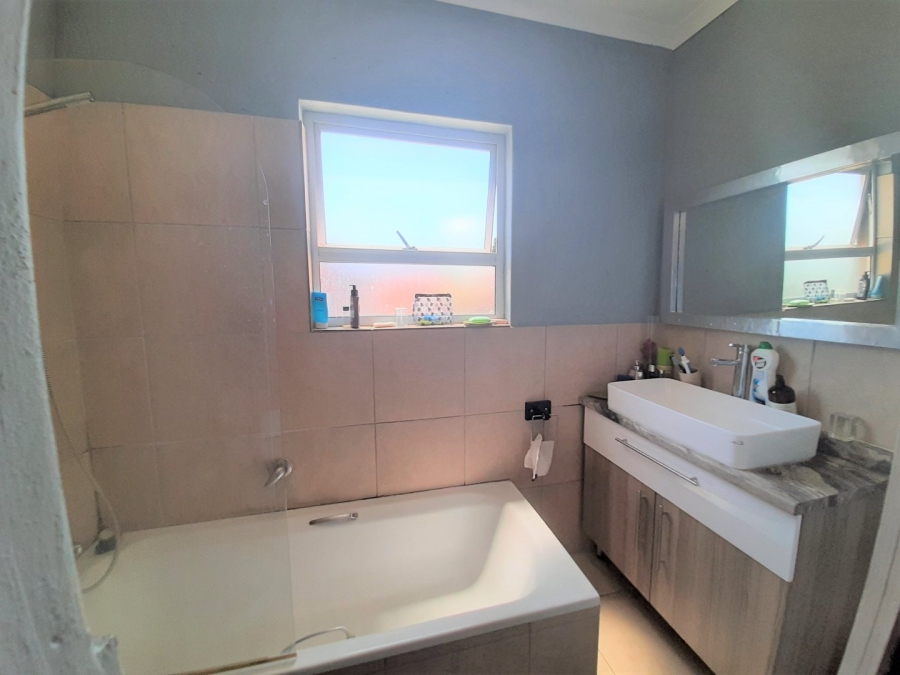 To Let 2 Bedroom Property for Rent in Lyndhurst Gauteng