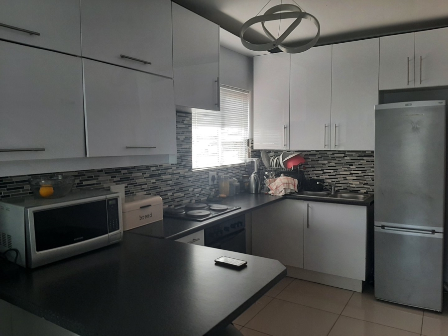 To Let 2 Bedroom Property for Rent in Lyndhurst Gauteng