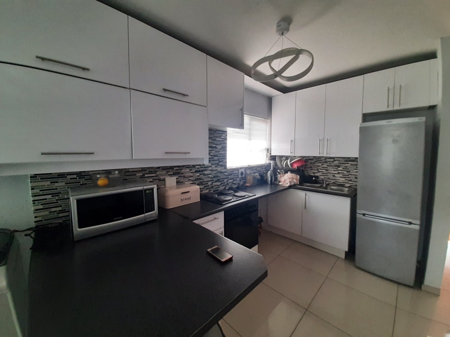 To Let 2 Bedroom Property for Rent in Lyndhurst Gauteng