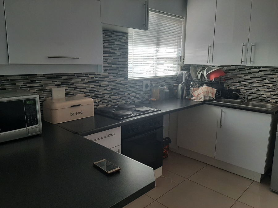 To Let 2 Bedroom Property for Rent in Lyndhurst Gauteng