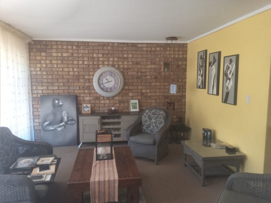 To Let 5 Bedroom Property for Rent in Raslouw A H Gauteng