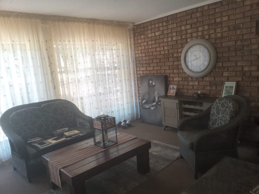 To Let 5 Bedroom Property for Rent in Raslouw A H Gauteng