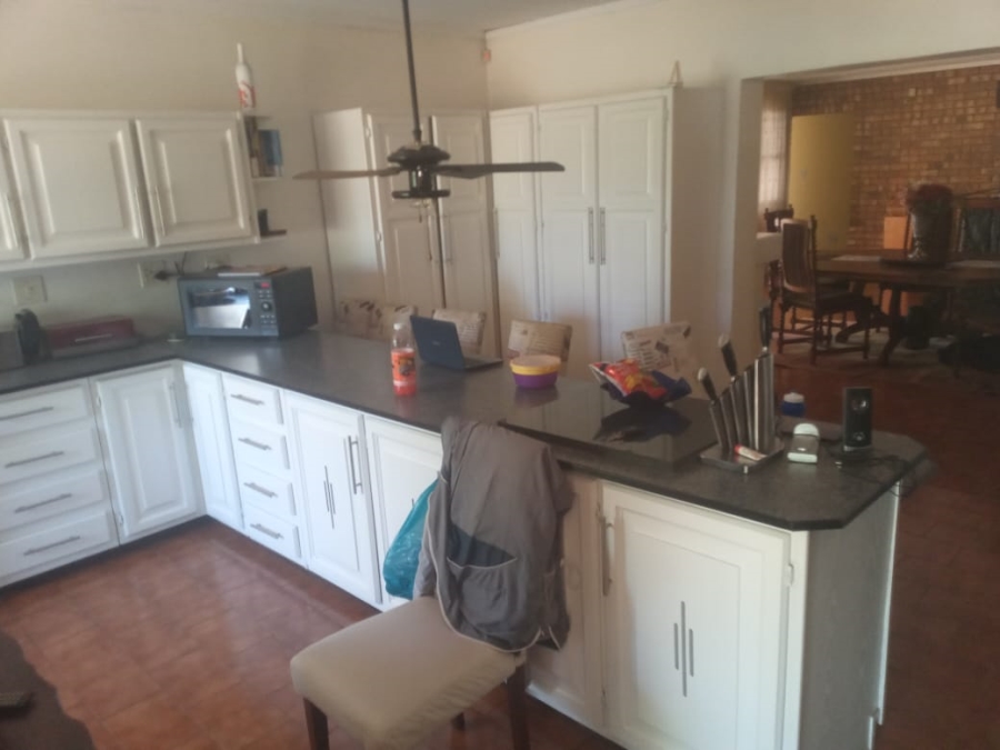 To Let 5 Bedroom Property for Rent in Raslouw A H Gauteng