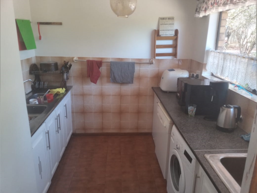 To Let 5 Bedroom Property for Rent in Raslouw A H Gauteng