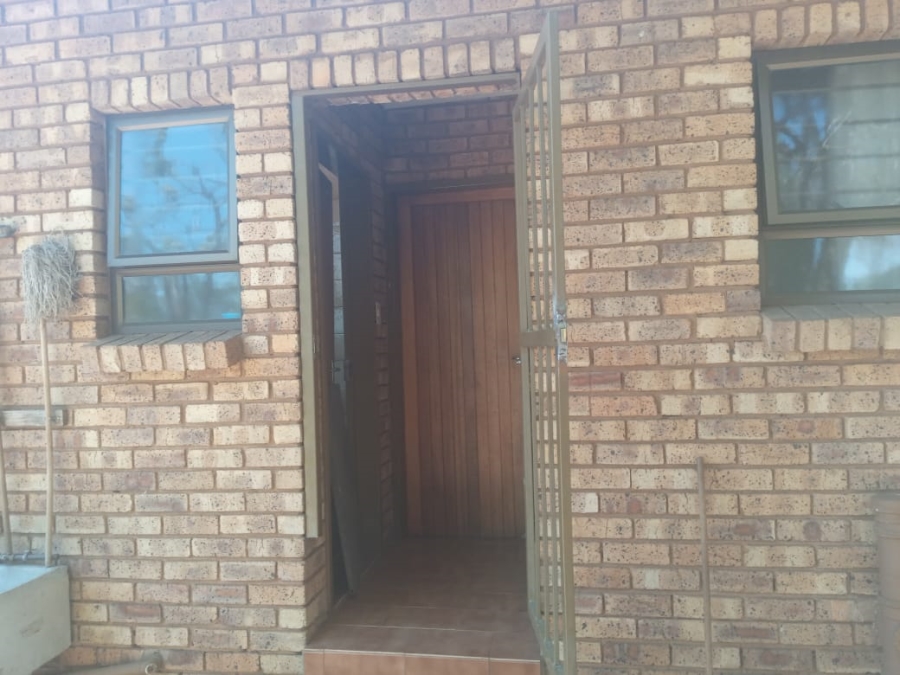 To Let 5 Bedroom Property for Rent in Raslouw A H Gauteng